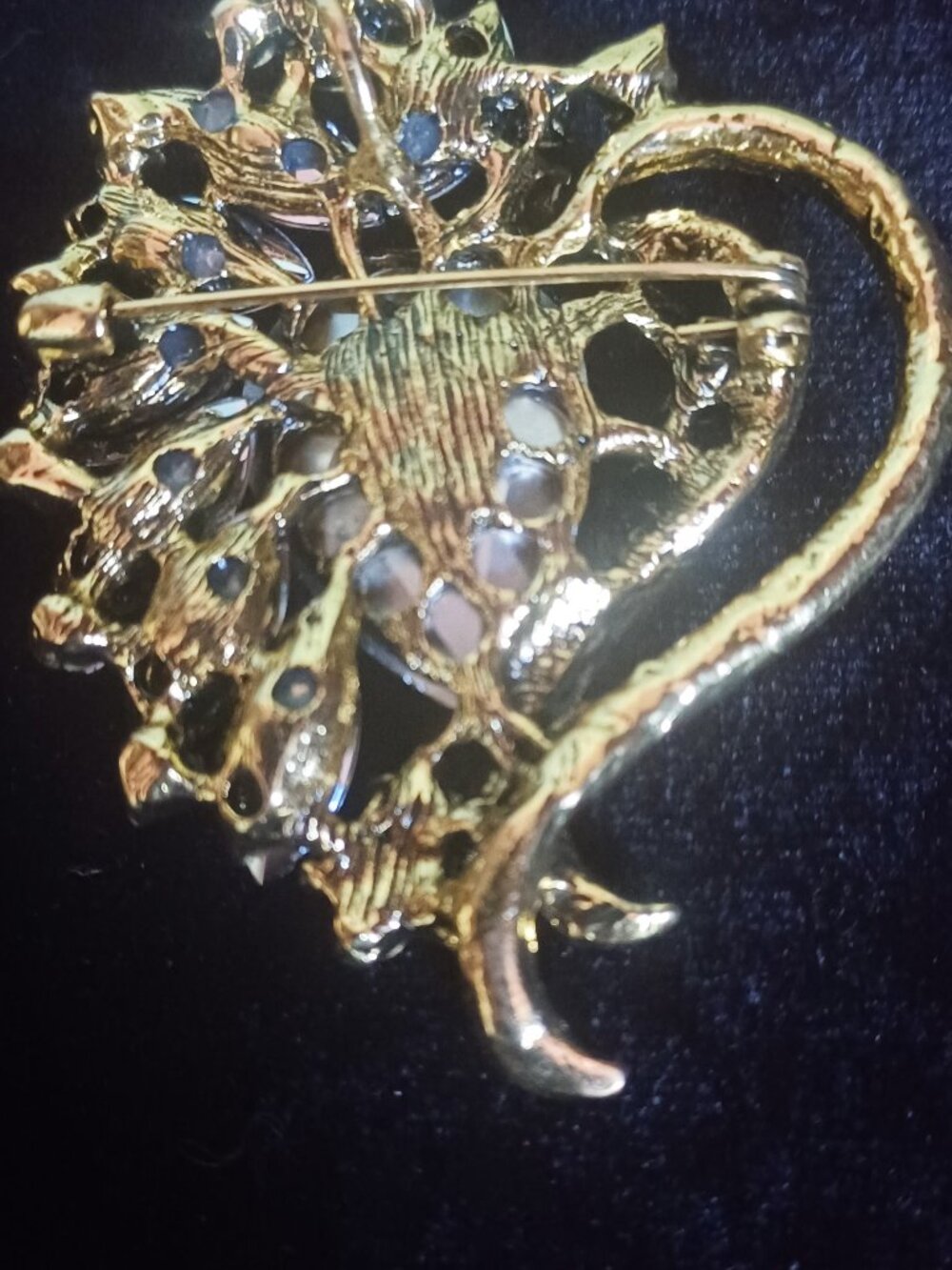 Stunning Purple Rhinestone Brooch - Picture 2 of 4